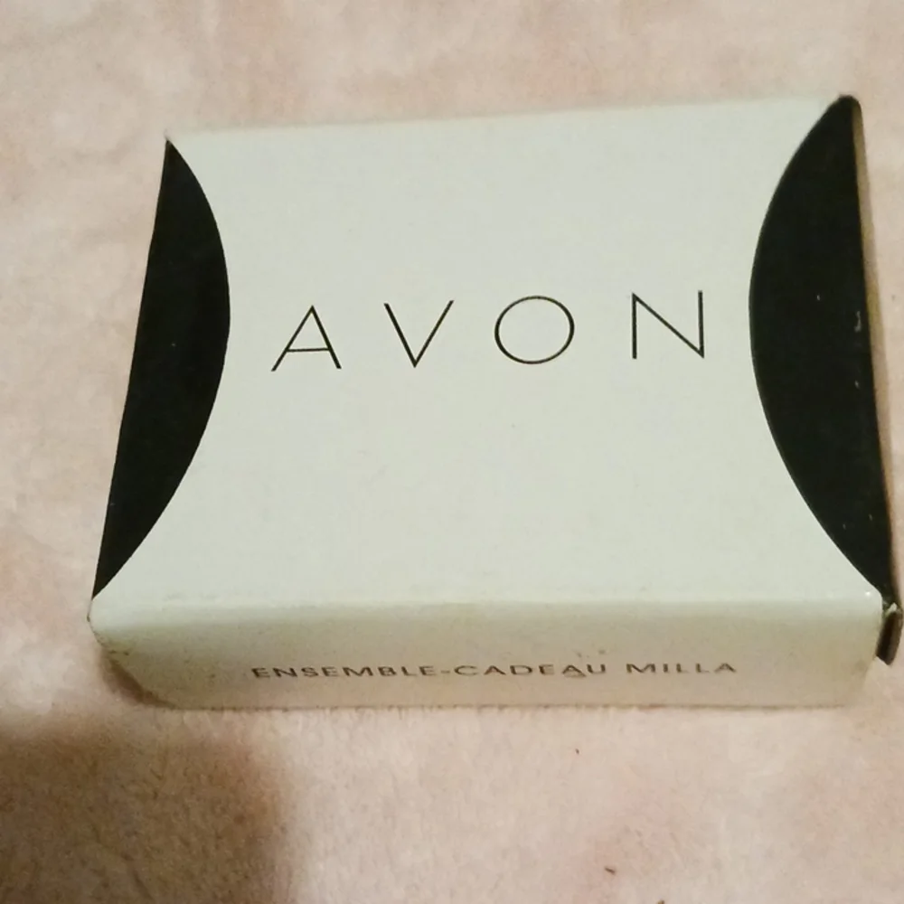 Avon Milla Gift Set. NWOT. - Picture 5 of 6